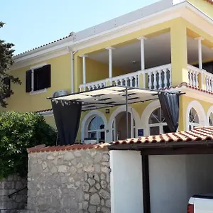 https://vivi-studio-apartments.primorje-gorskikotar.com